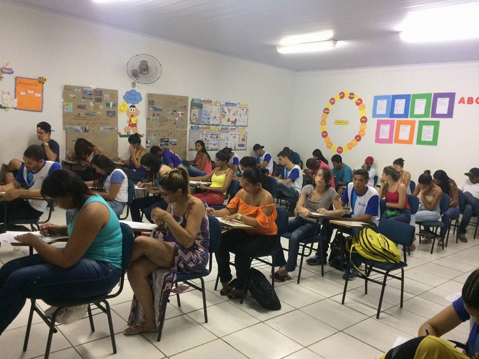 Primeira semana de provas 2017 Unitec Paracatu, alunos concentrados e dedicados