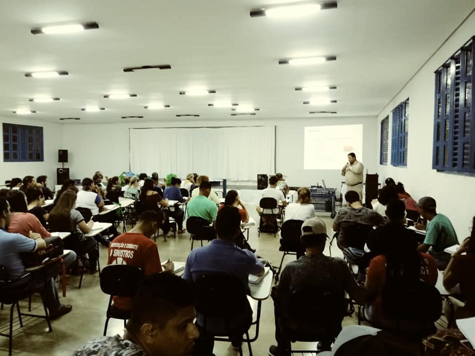 Palestra sobre Gesto De Documentos para os alunos do curso tcnico em Segurana do Trabalho com Valter Luciano.