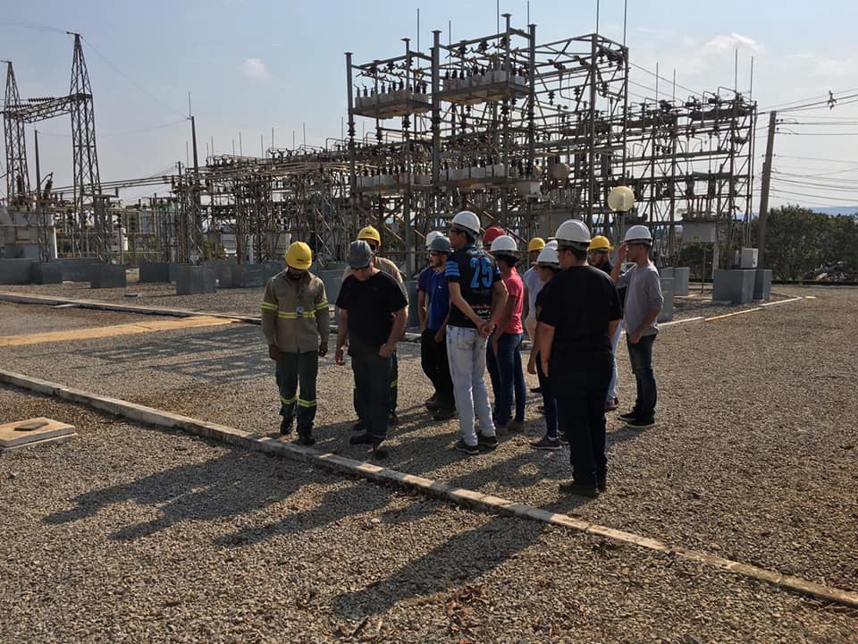 Visita técnica com os alunos dos cursos técnicos em Eletromecanica e Segurança do Trabalho na subestação da Cemig.