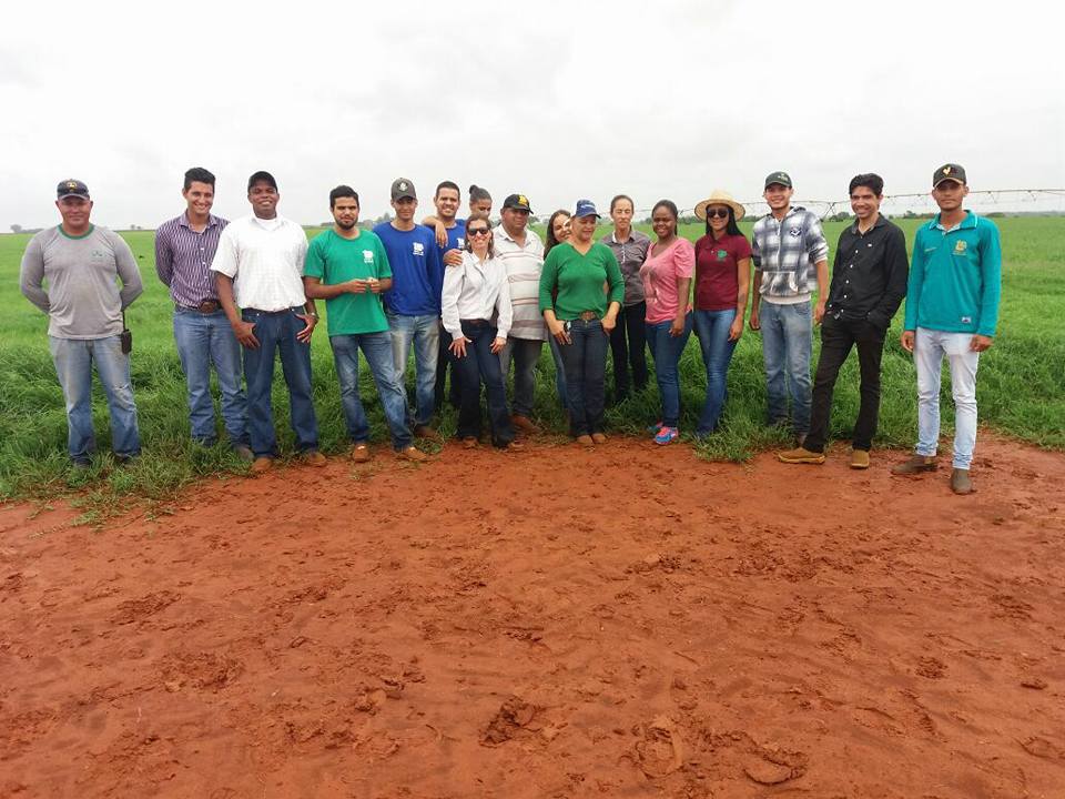 Visita tcnica na fazenda do Sr. Ademir com os alunos do curso tcnico em Agropecuria